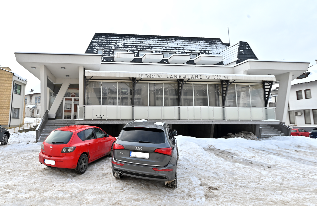 Parking - Hotel Lane Sjenica
